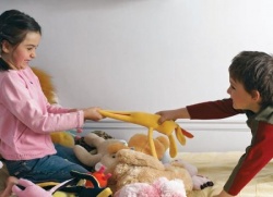 Как бороться с жадностью у ребенка Как бороться с жадностью у ребенка