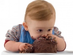 Можно ли давать сладкое детям? Можно ли давать сладкое детям?