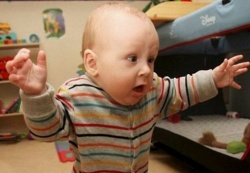 Когда ребенок начинает ходить самостоятельно? Когда ребенок начинает ходить самостоятельно?