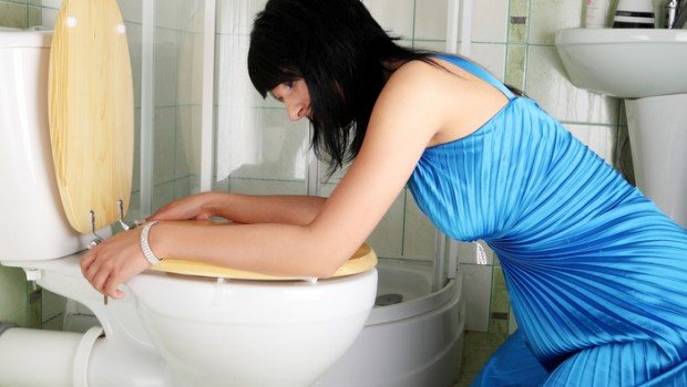 Почему при токсикозе рвет желчью